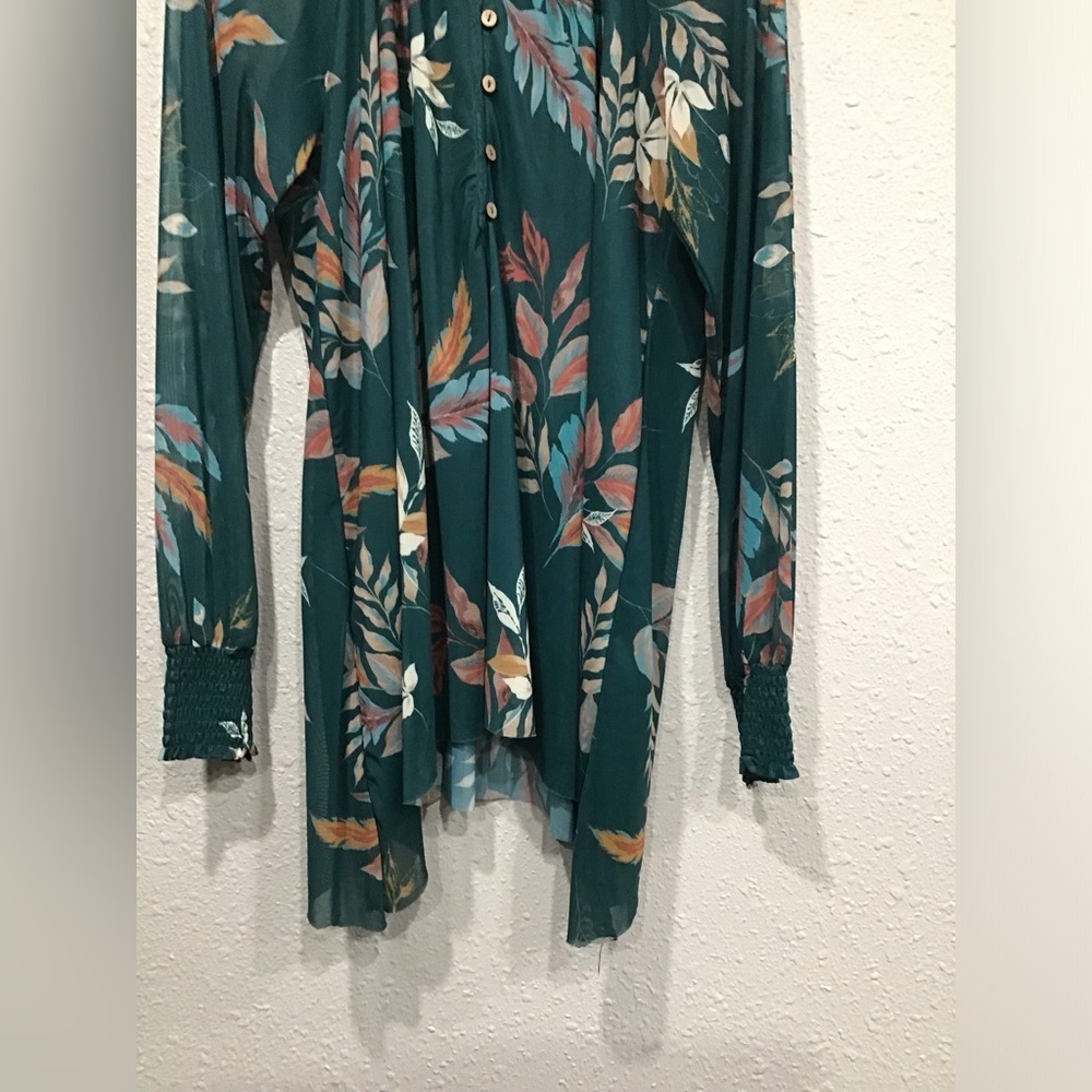 Gimmicks by BKE Leaf Print Mesh Henley Top Asymmetrical‎ Hem Keyhole Cut Outs M - Picture 3 of 8